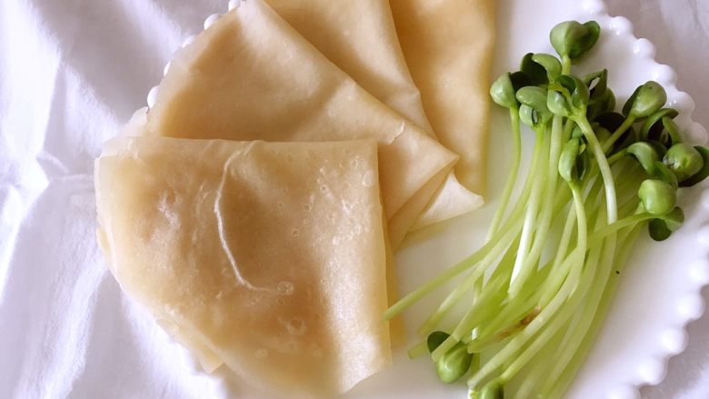 水单饼(烫面法、附卷饼方法),做好的饼可以折叠两次成三角状存放
