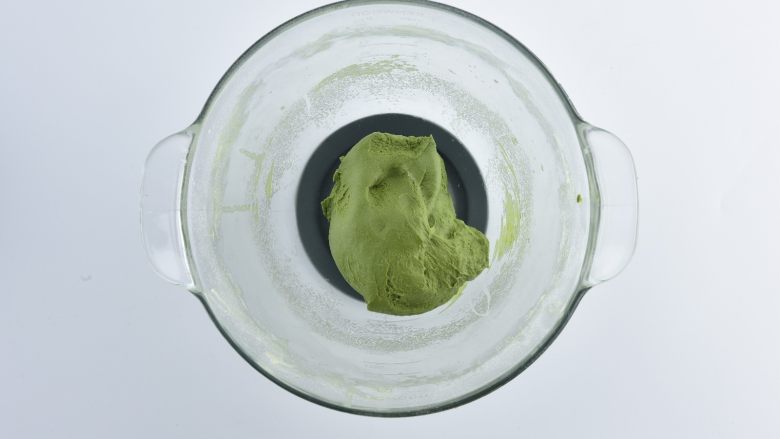 【食】抹茶蜜豆麻薯软欧│展艺烘焙,使用厨师机使面团搅打出筋(可拉出薄膜状)