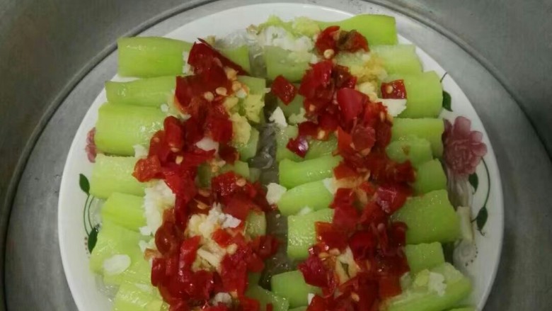 #家常菜大比拼#剁椒粉丝蒸丝瓜,8-10分钟（火的大小不同时间仅供参考）