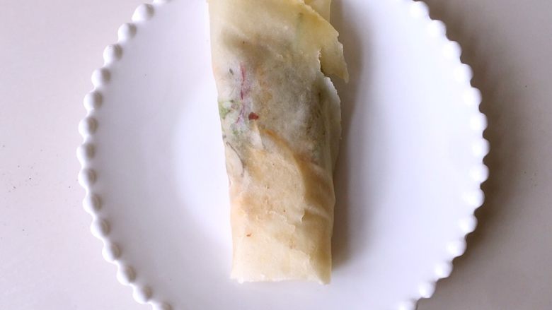 水单饼(烫面法、附卷饼方法),然后左右向中间折叠起来,整个饼呈圆筒状就可以啦