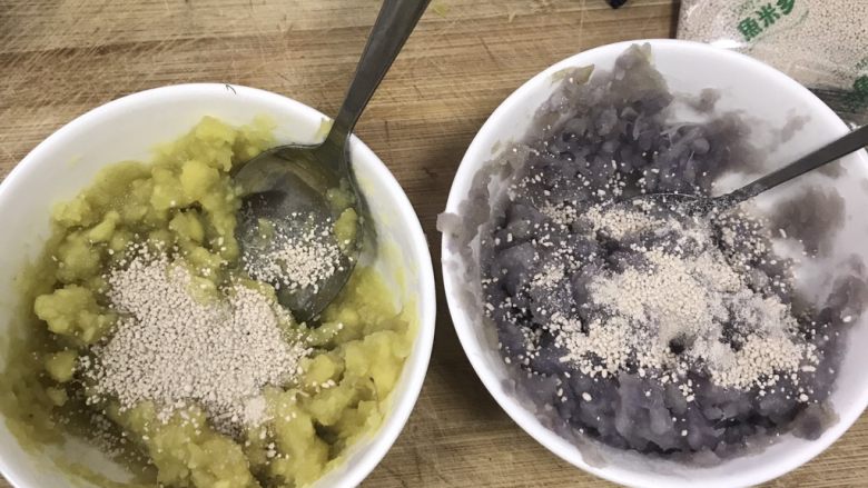 椰汁西米芋圆甜品,我妈说藕粉比木薯粉好,就加了些藕粉