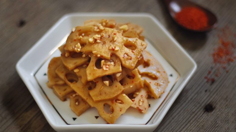 凉拌藕片,装盘,吃吧!