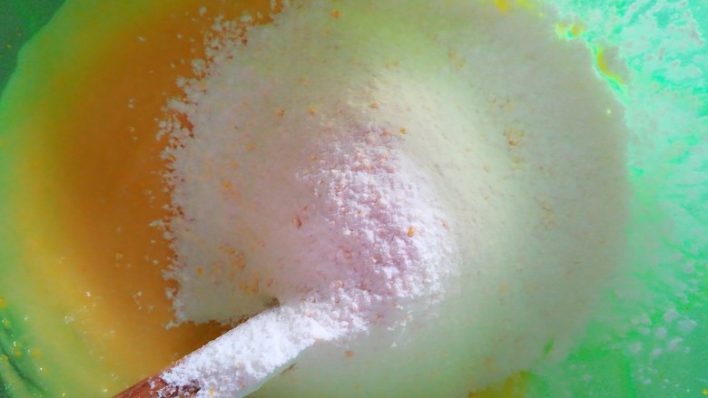 玛格丽特小饼干,先搅拌,再揉成面团。