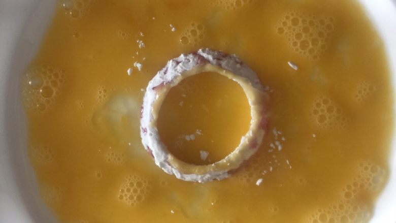 家常菜大比拼➕油炸洋葱圈,再裹上一层蛋液