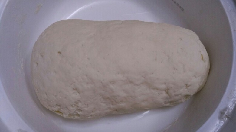 生煎包,首先活面,表面光滑即可