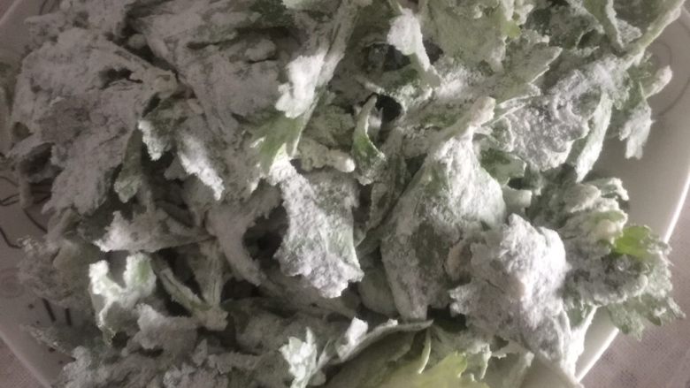 家常菜大比拼➕芹菜叶叶麦饭,上汽蒸30分钟即可
