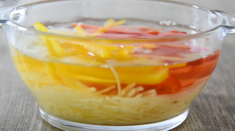 土豆最新的销魂吃法,好吃得根本停不下来!,过水打湿