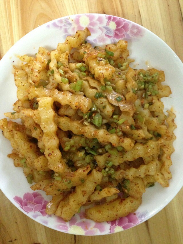 天蚕土豆,加入<a style='color:red;display:inline-block;' href='/shicai/ 852'>辣椒油</a>