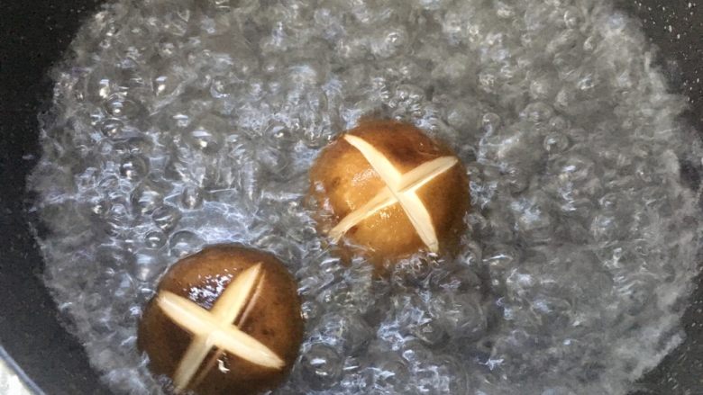 荞麦味噌拉面,煮熟备用(可以直接用煮面条的水,也可另煮)