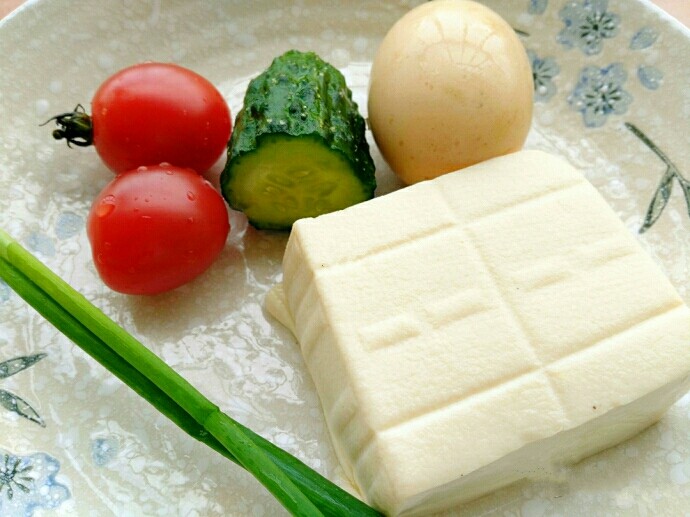 豆腐蒸蛋|金鱼戏水,准备好食材。