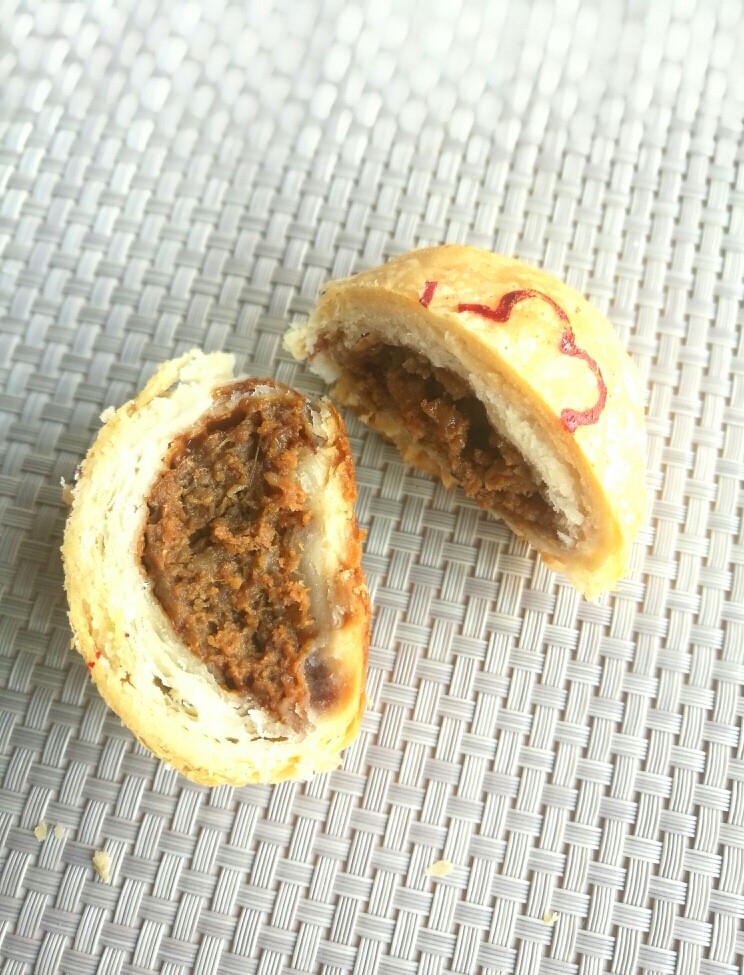 超级好吃的鲜肉月饼,出炉香飘四溢,酥皮吹破可弹,好吃停不下