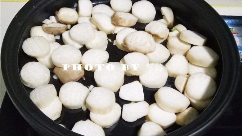 蚝油杏鲍菇,放入杏鲍菇;