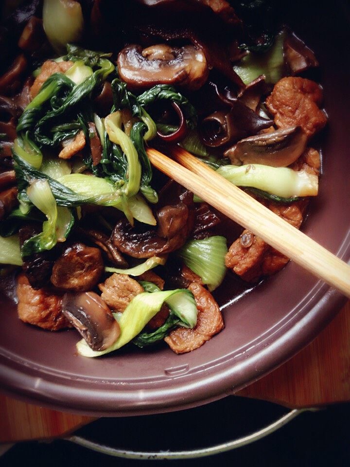 炒杂菜,但是味道不错,咸味里带有甜味,很有上海菜的口感