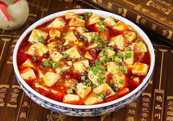 麻婆豆腐,出锅后,可以撒少许花椒面