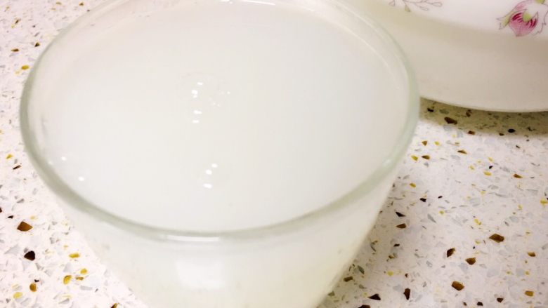 紫豇豆焖饭,如图,今天有米汤喝,巴适。