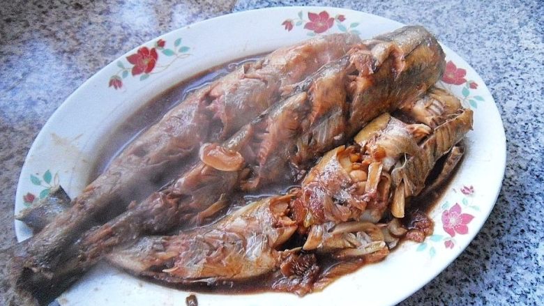 腐乳烧鳕鱼, 出锅装盘,即可上桌品味