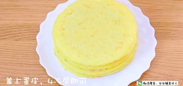 千层蛋包饭 宝宝辅食食谱,继续盖上蛋皮,4-5层即可。