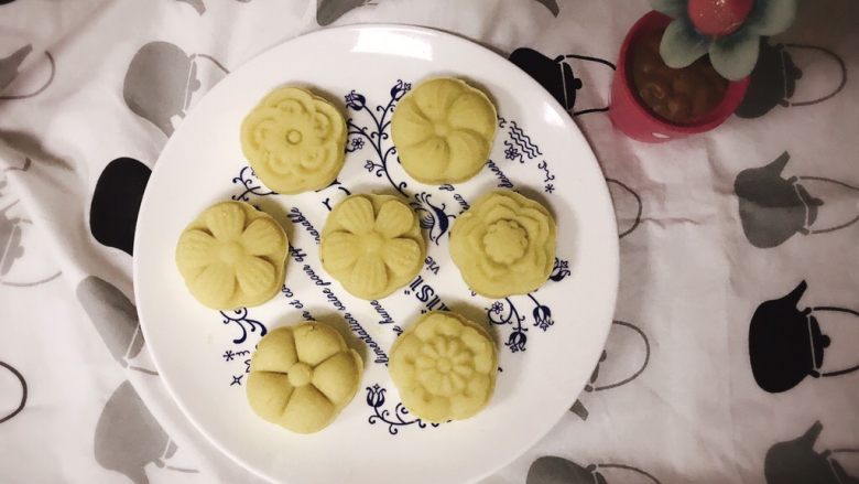 奶香绿豆糕 宝宝辅食,奶香绿豆糕就做好了~