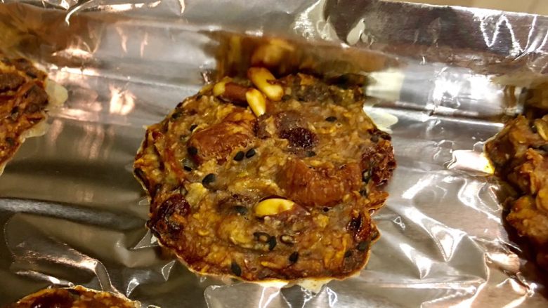 香蕉燕麦坚果饼,热热的,软软的,香香的