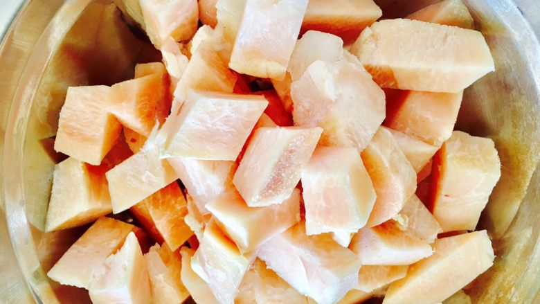 辣子鸡丁,<a style='color:red;display:inline-block;' href='/shicai/ 102'>鸡胸</a>切丁