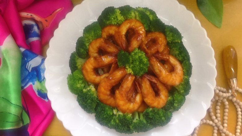 油焖大虾,一道色香味俱全的油焖大虾,你流口水没哈哈~