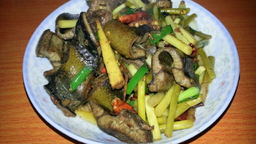 泡蒜苔炒鳝鱼片