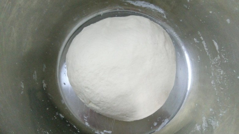 家常韭菜鸡蛋水饺(付饺子皮详细教程),揉光滑,盆光面光手光,而且饺子面揉对时间越长,越有弹性。
