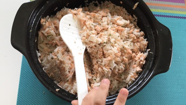 宝宝辅食之三文鱼拌饭，适用于13个月长出牙齿的宝宝