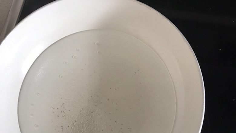 宝宝辅食之三文鱼拌饭,适用于13个月长出牙齿的宝宝,同时,一个小锅加水
