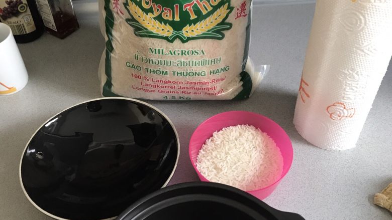宝宝辅食之三文鱼拌饭,适用于13个月长出牙齿的宝宝,这时我们来准备米饭