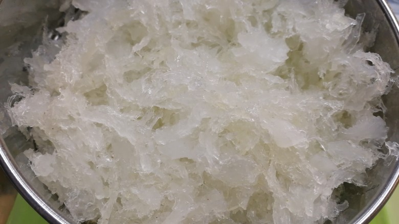 【百信源】鲜炖黑枸杞燕窝,用纯净水泡发燕盏4~6小时,挑燕毛👀