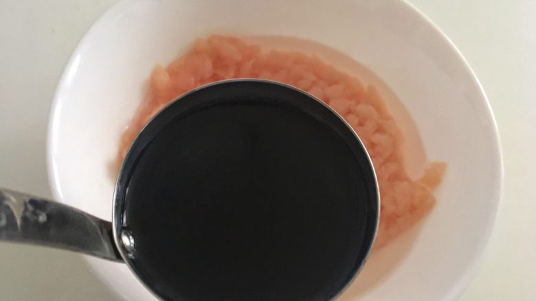 鸡肉蛋丁饭,1勺酱油(我用的是日式淡口酱油,如果正常酱油用量减半)