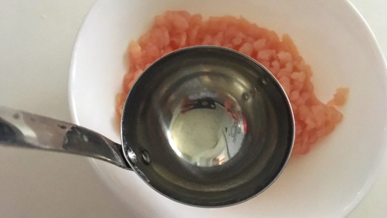 鸡肉蛋丁饭,加1勺半清水(勺为火锅用勺大小,40ml)