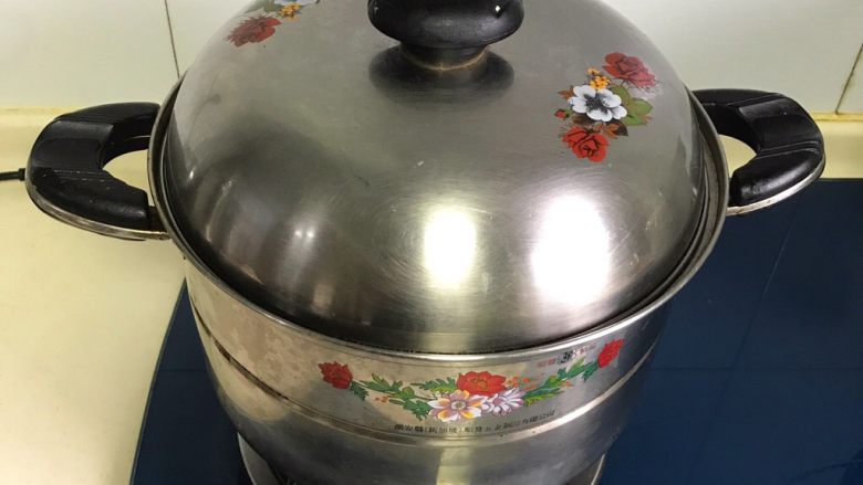 清蒸鸦片鱼,5分钟后关火焖2分钟,整个过程焖很重要