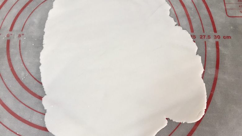 花样水晶虾饺,可以包饺子啦
原谅我不会擀饺皮,所以就先擀薄一张大皮