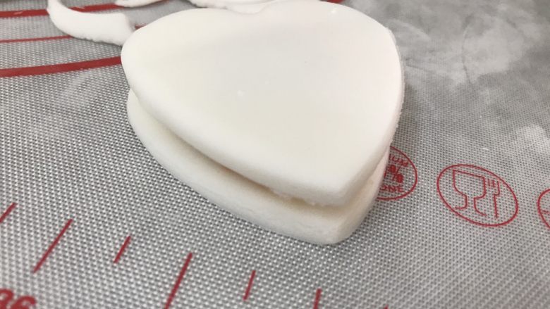 花样水晶虾饺,再盖上一张饺子皮