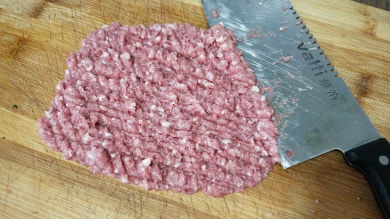 冬瓜圆子汤,剁很细的肉末,不喜欢机器绞的口感