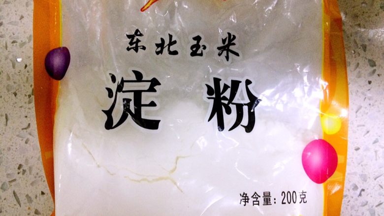 西瓜酸奶冰淇淋,准备<a style='color:red;display:inline-block;' href='/shicai/ 512'>玉米淀粉</a>15克,家里普通的就可以。