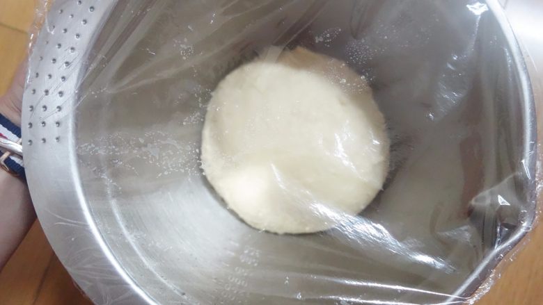 海鲜小鸡披萨, 盖上保鲜膜室温发酵到2.5倍大不塌陷不会缩即可