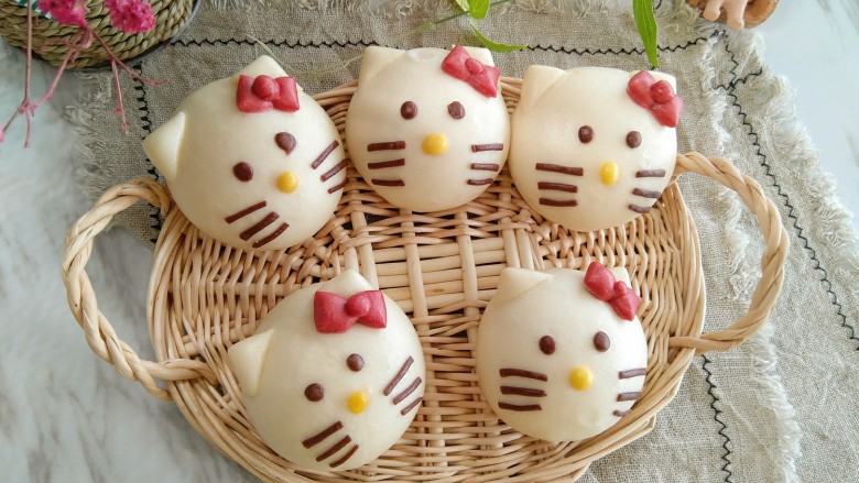 HelloKitty可爱喵馒头,冷<a style='color:red;display:inline-block;' href='/shicai/ 156925'>水</a>上锅,中小火。熟后,就是这样子啦!可爱不,好可爱的说,不忍心吃啦!
