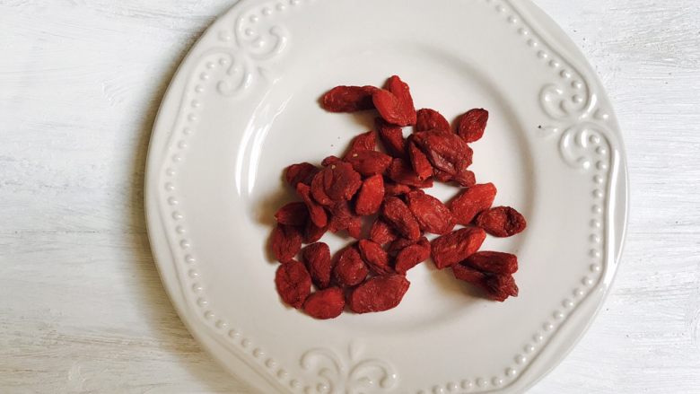 红糖枸杞老姜茶,<a style='color:red;display:inline-block;' href='/shicai/ 673'>枸杞</a>15g,清洗干净备用!