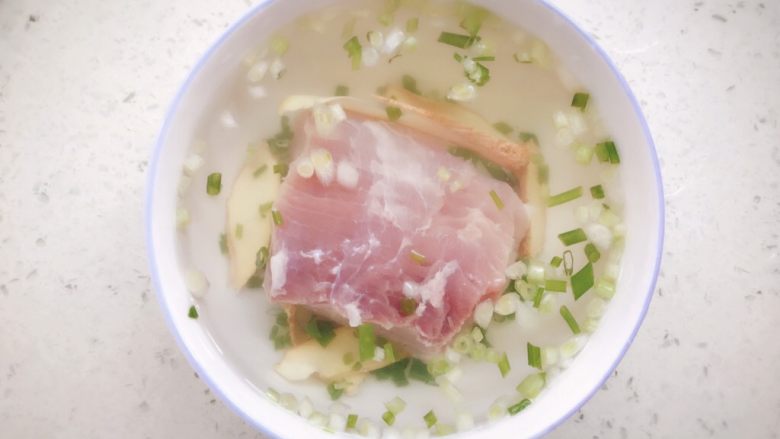 山药猪肉肠➕mini肠 宝宝辅食,将猪肉洗净后放入葱姜水浸泡半小时