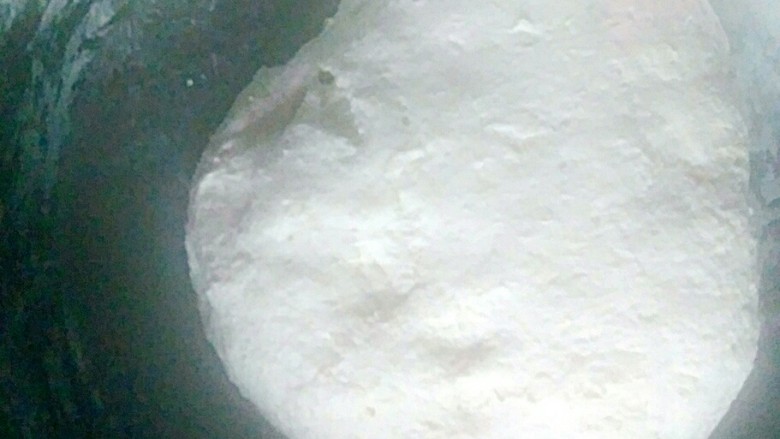 葫芦包子,揉成面团,盖上保鲜膜,发酵1-2小时
