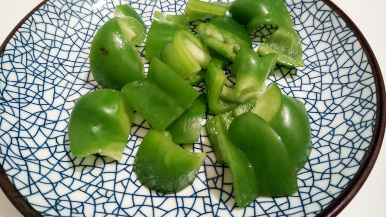 鲜蔬烤串,灯椒切小块,不要太大