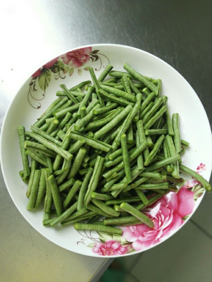 豆角炒蛋,<a style='color:red;display:inline-block;' href='/shicai/ 3639'>豆角</a>切断