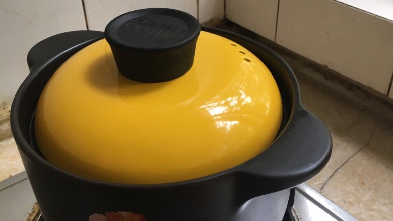 东坡肉,中火烧开后转小火,可以开两局黑😊