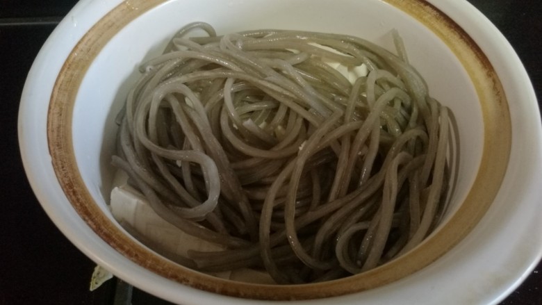 泰式鲜虾煲,铺一层粉丝