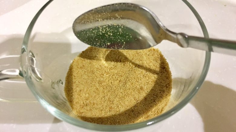 芒果木糠杯,在第三层,这是个细心的活哦,要有耐心