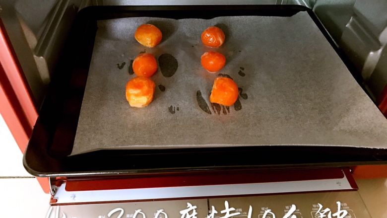 广式月饼,烤熟蛋黄