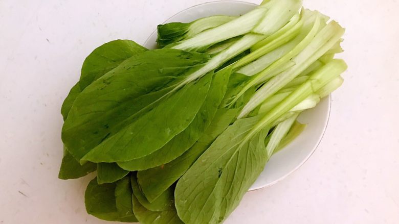 5分钟快手菜 适合减肥的油菜豆腐汤,清洗干净,沥干水分